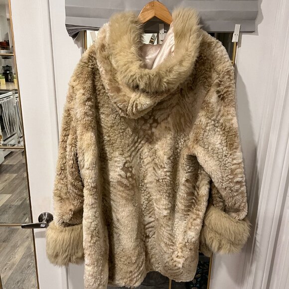 Nuage Fake Fur Jacket with Hood, size L/XL - Picture 2 of 5